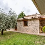 Дом отдыха Charmante Maison En Pierre Avec Jardin