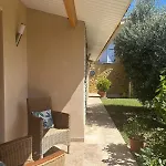 Дом отдыха Charmante Maison En Pierre Avec Jardin