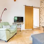 Дом отдыха Charmante Maison En Pierre Avec Jardin *