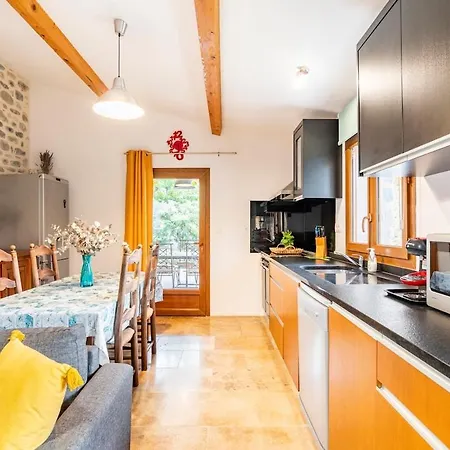 Charmante Maison En Pierre Avec Jardin Holiday home *