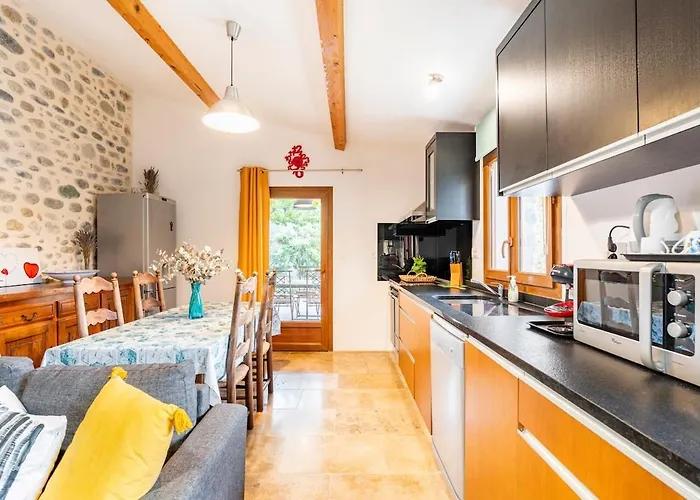 Charmante Maison En Pierre Avec Jardin Holiday home *