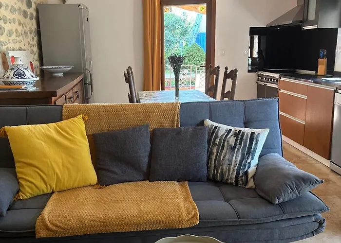 Charmante Maison En Pierre Avec Jardin Les Mees