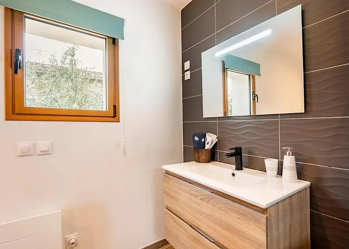 Charmante Maison En Pierre Avec Jardin Holiday home *
