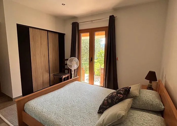 Charmante Maison En Pierre Avec Jardin *