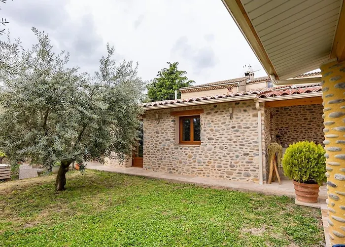 Holiday home Charmante Maison En Pierre Avec Jardin