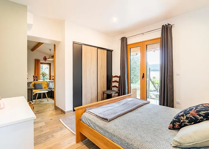Charmante Maison En Pierre Avec Jardin Holiday home Les Mees